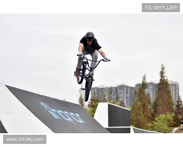 成都极限运动队在世界街舞大赛中的速度表现引发热议与赞赏